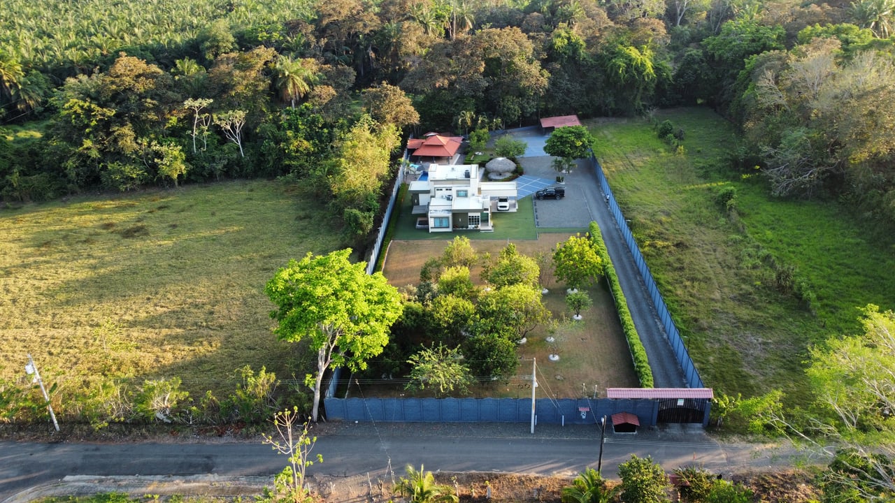 Beautiful house in Residencial Palmas del Sol | Tranquility and style