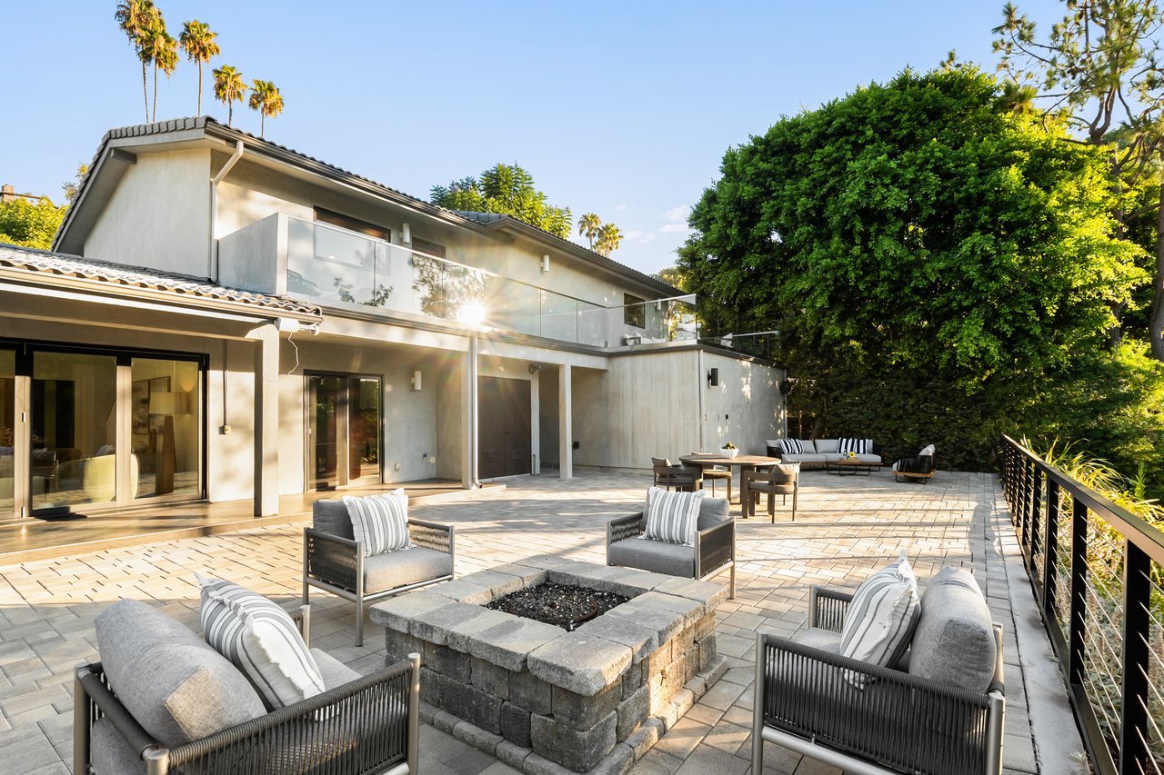 18065 Boris Dr, Encino