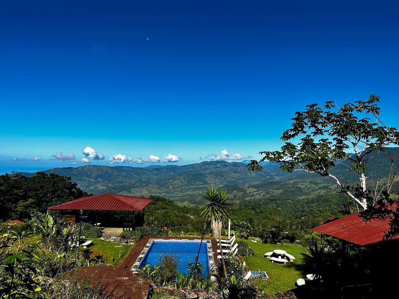 Strategically Located Property with Panoramic Views and Development Potential in Tinamastes