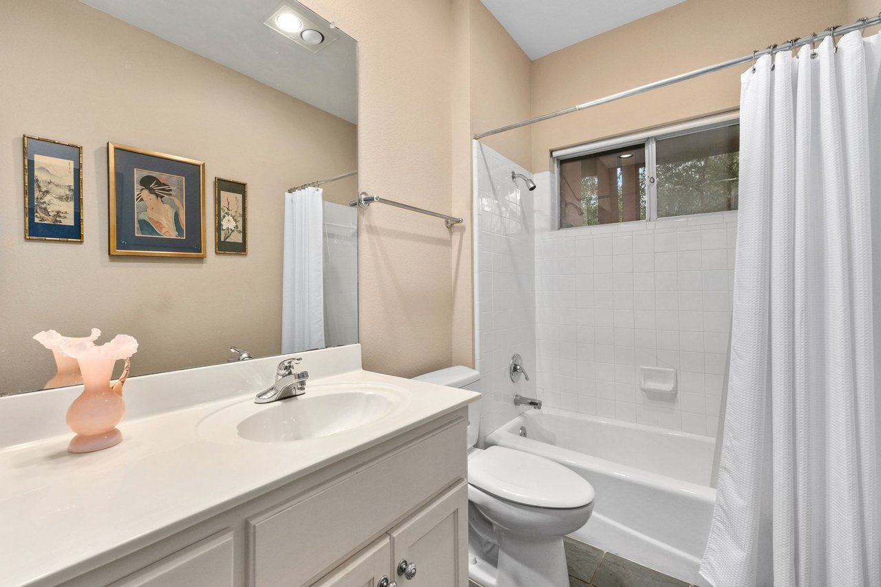 2716 Hillview Green Lane