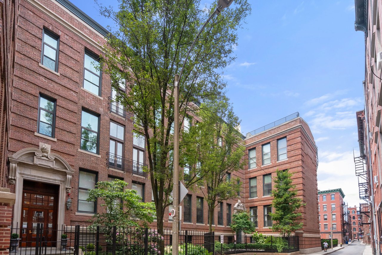 Exceptional Columbus Court Residence