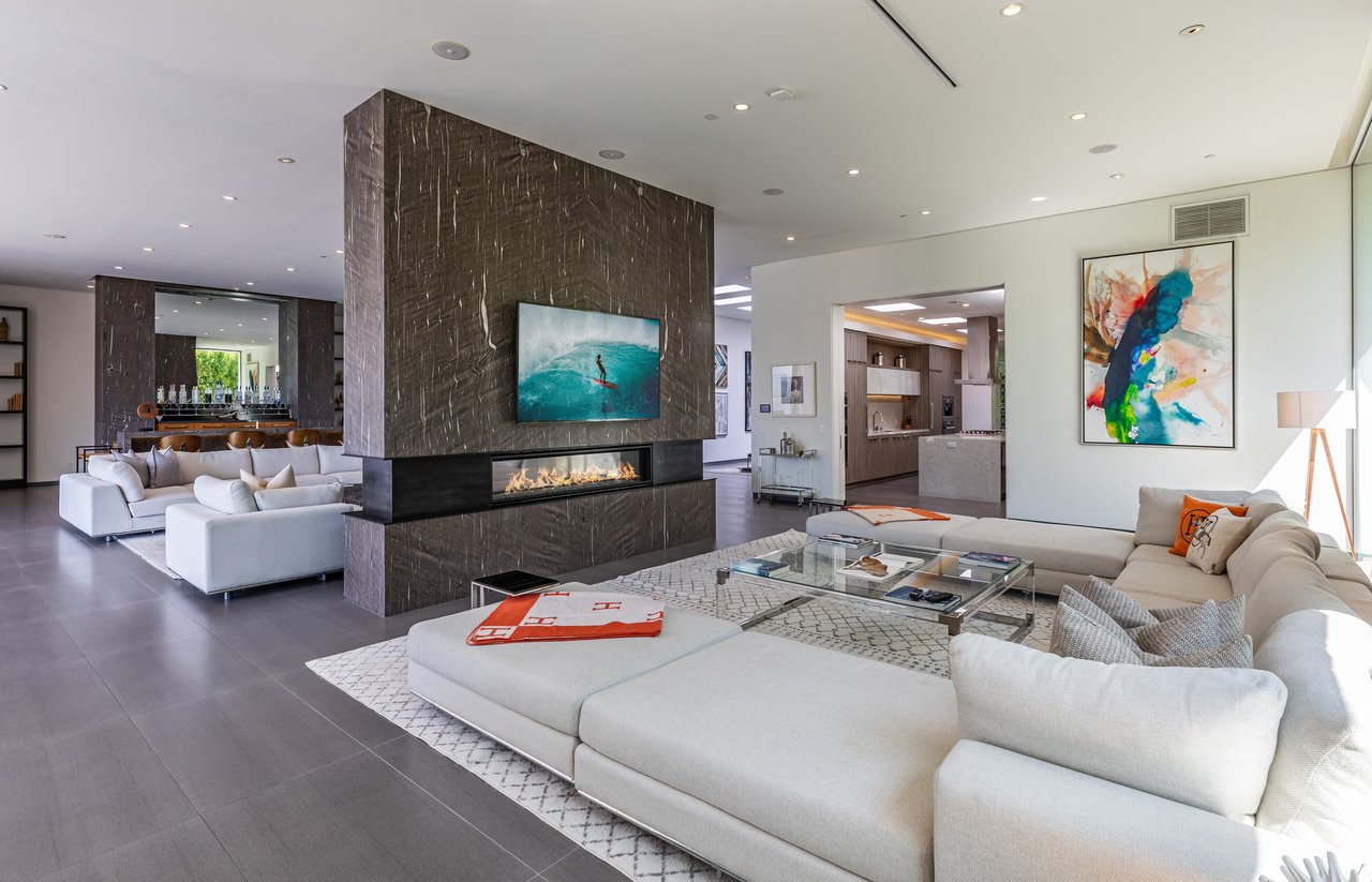 2002 LOMA VISTA DR