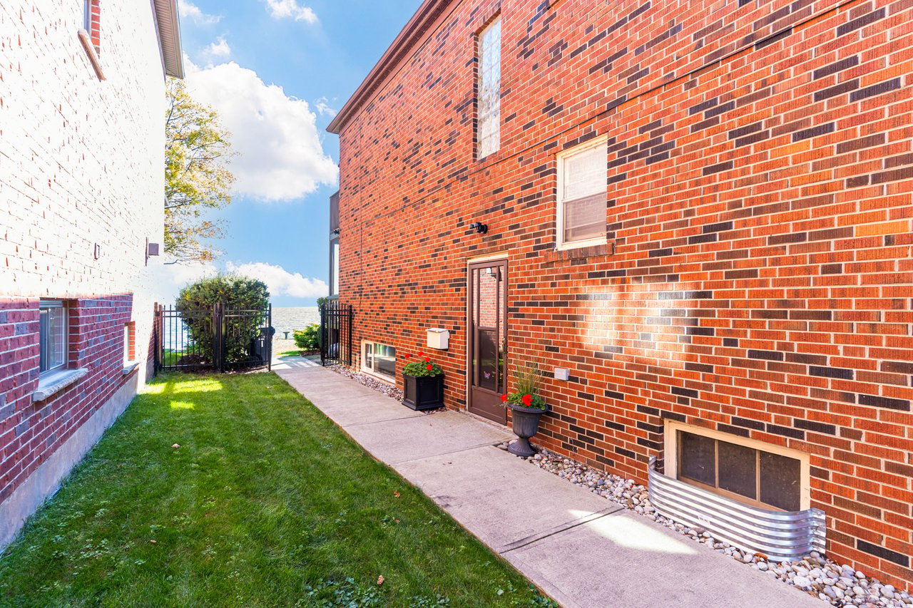 407 Lake Promenade