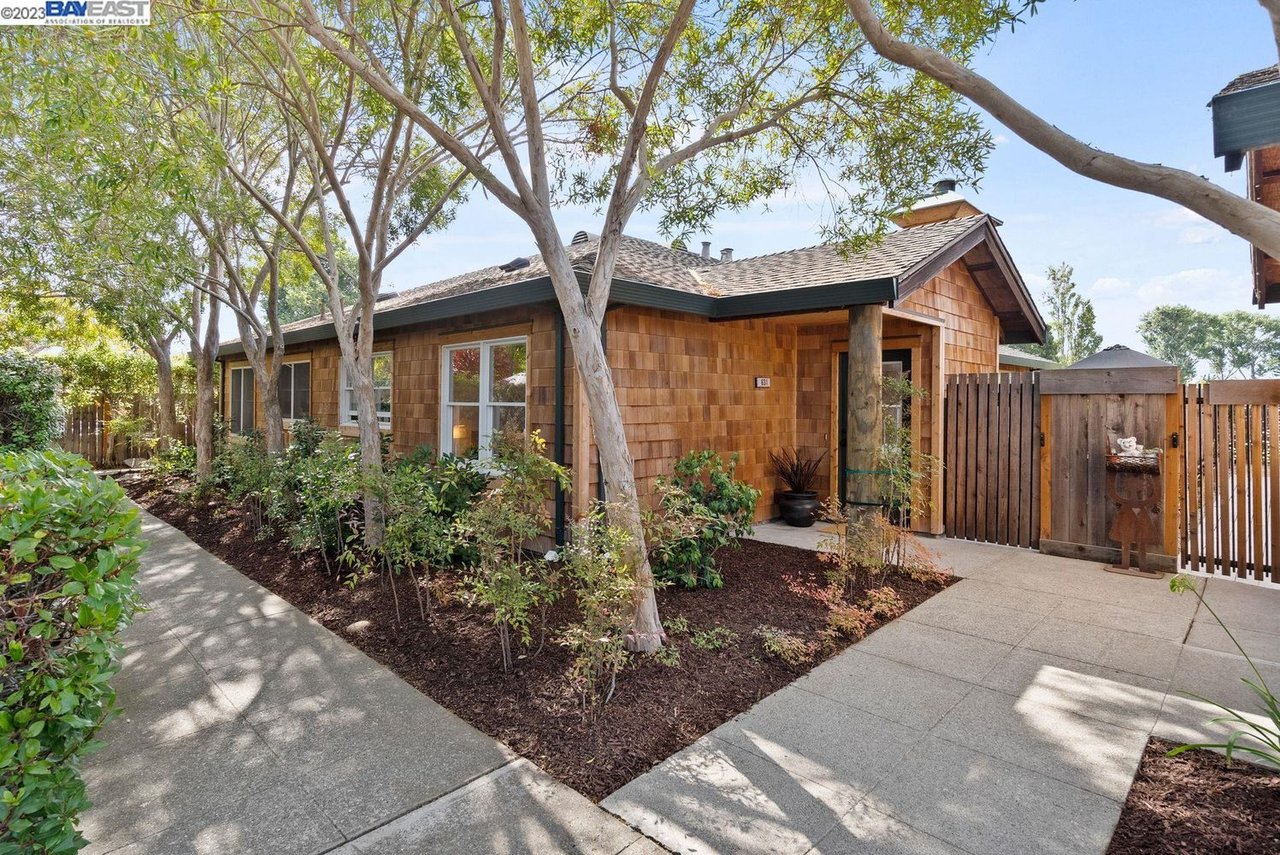 631 Centre Ct