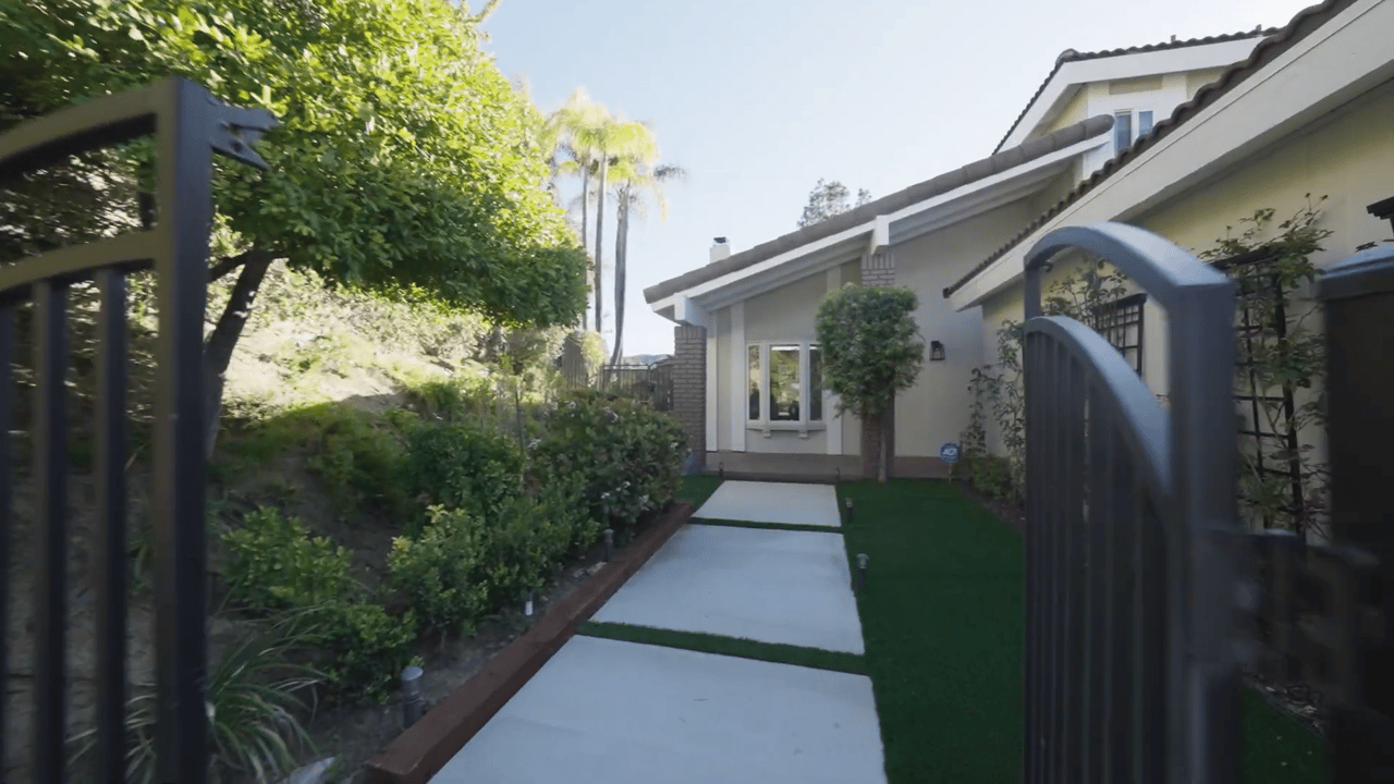 22352 Jameson Dr. Calabasas