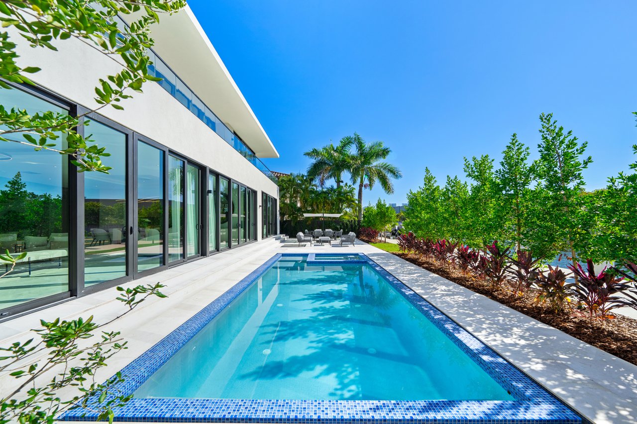 2950 NE 164th Street