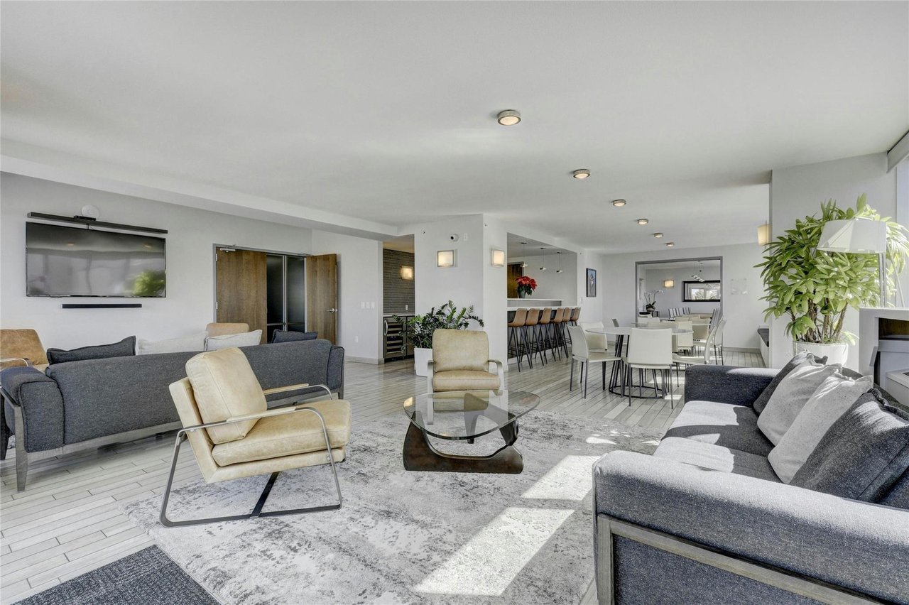 300 Bowie St APT 702