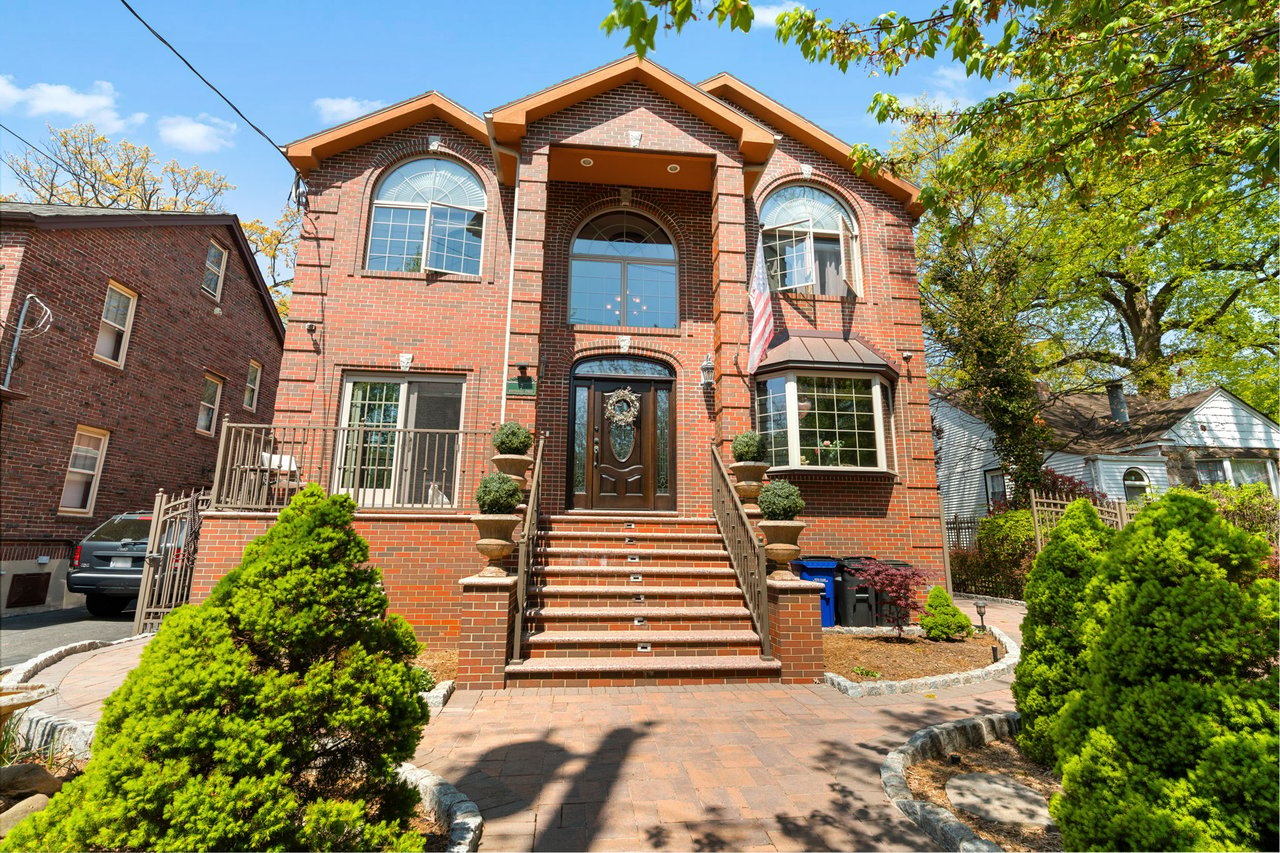 7 Whitehall Street, Oakwood Staten Island | Charming Custom-Built Brick Home