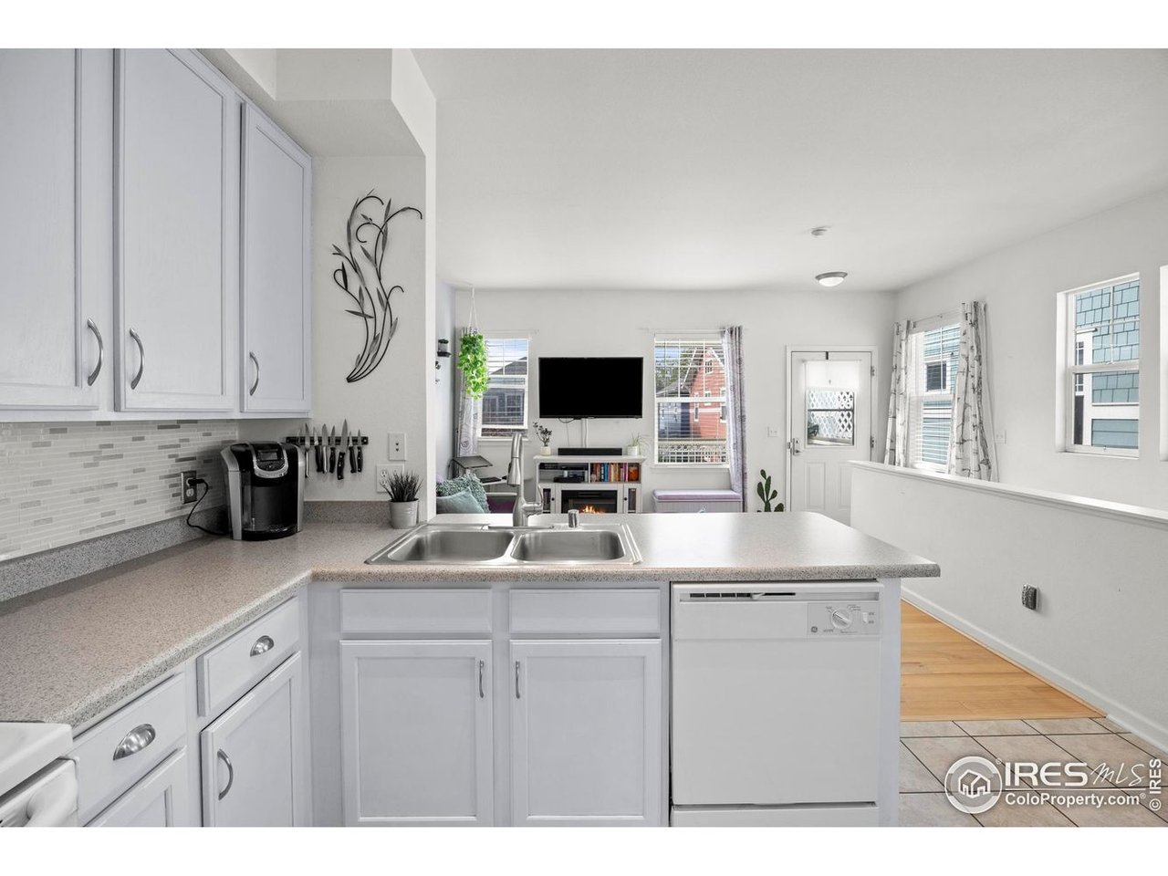 7454 E 28th Avenue Unit: 3