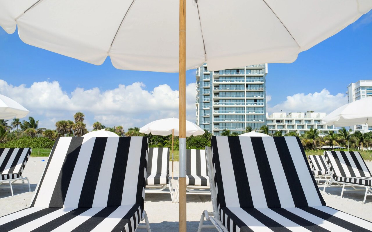 Bradenton Homes with Basketball Court Amenities