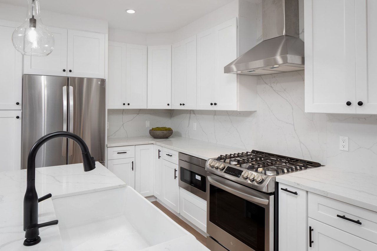 574 Mount Holyoke Ave