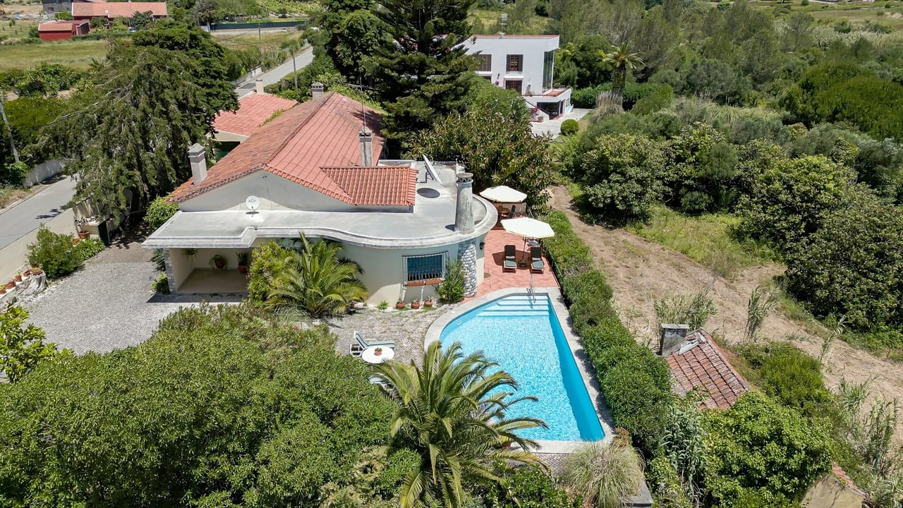 Exclusive Family Villa with Expansive Gardens Near Sintra’s UNESCO Heritage Centre