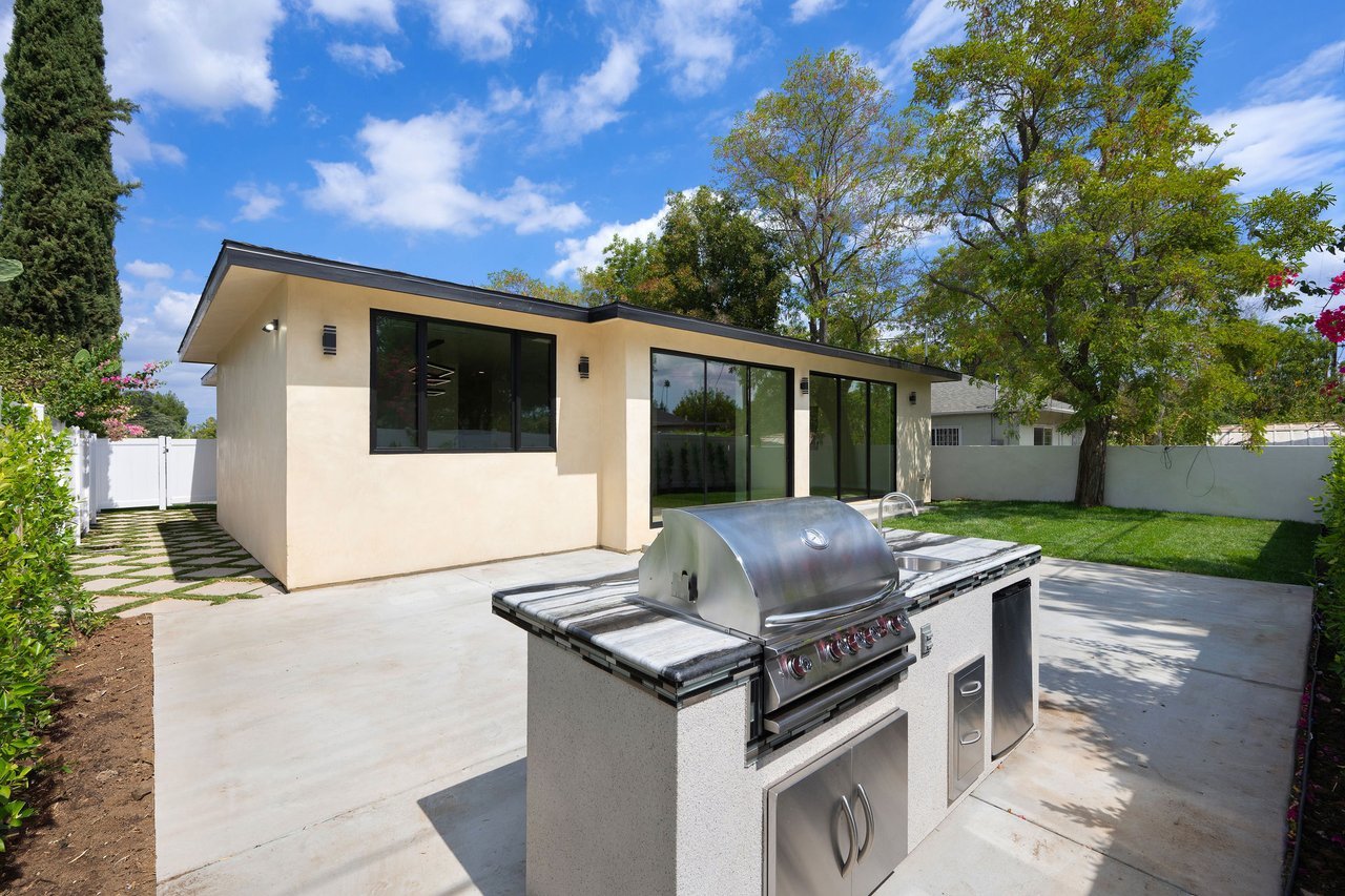 17510 Miranda St, Encino