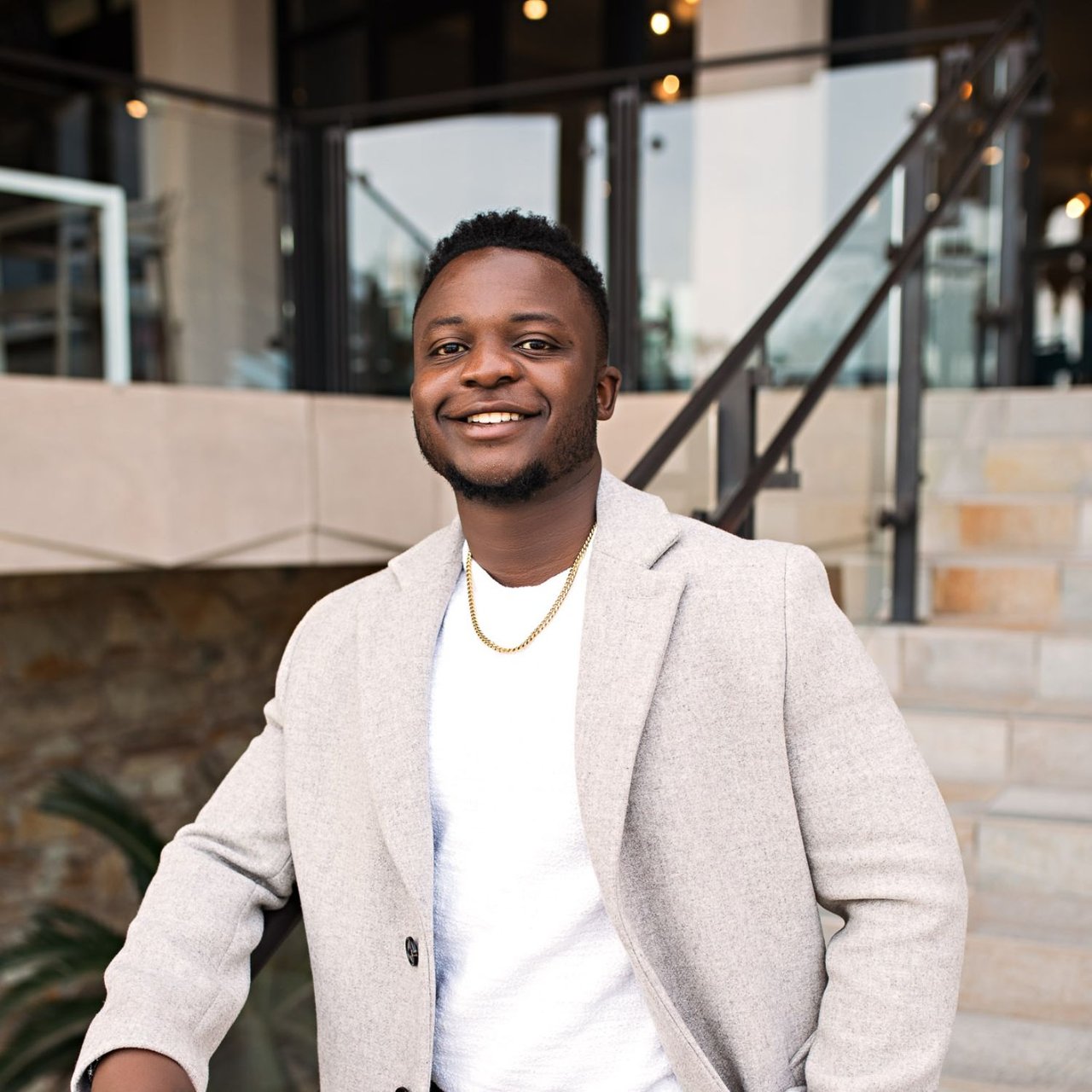 Clifton Chasimba Phoenix, AZ Real Estate Agent Headshot
