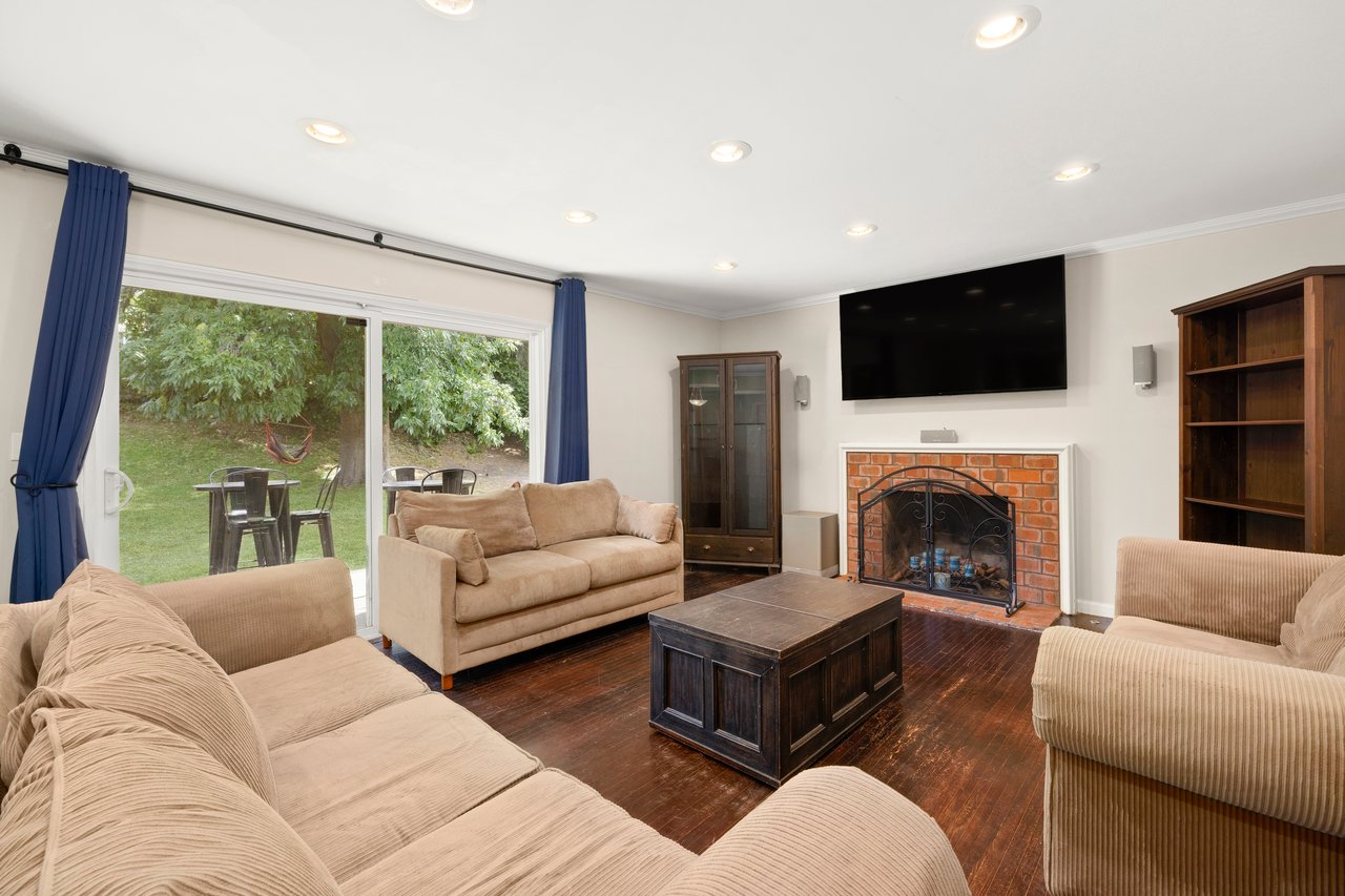 8326 Fable Ave, West Hills 