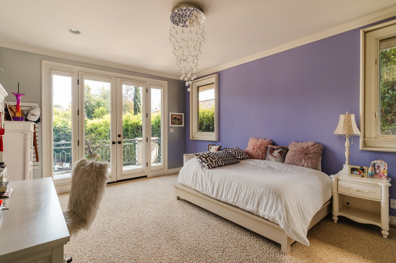 1202 San Vicente Blvd