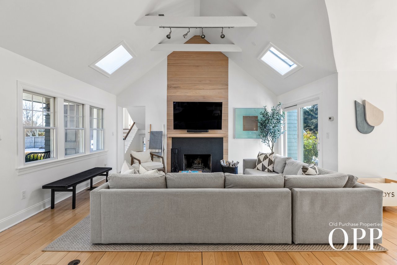 EASY SUMMER LIVING WITH POOL, HOT TUB & SCREENED PORCH