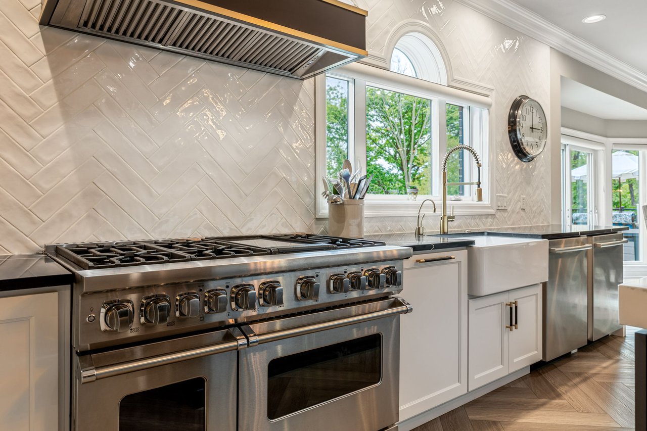 11 Lake Forest Court W