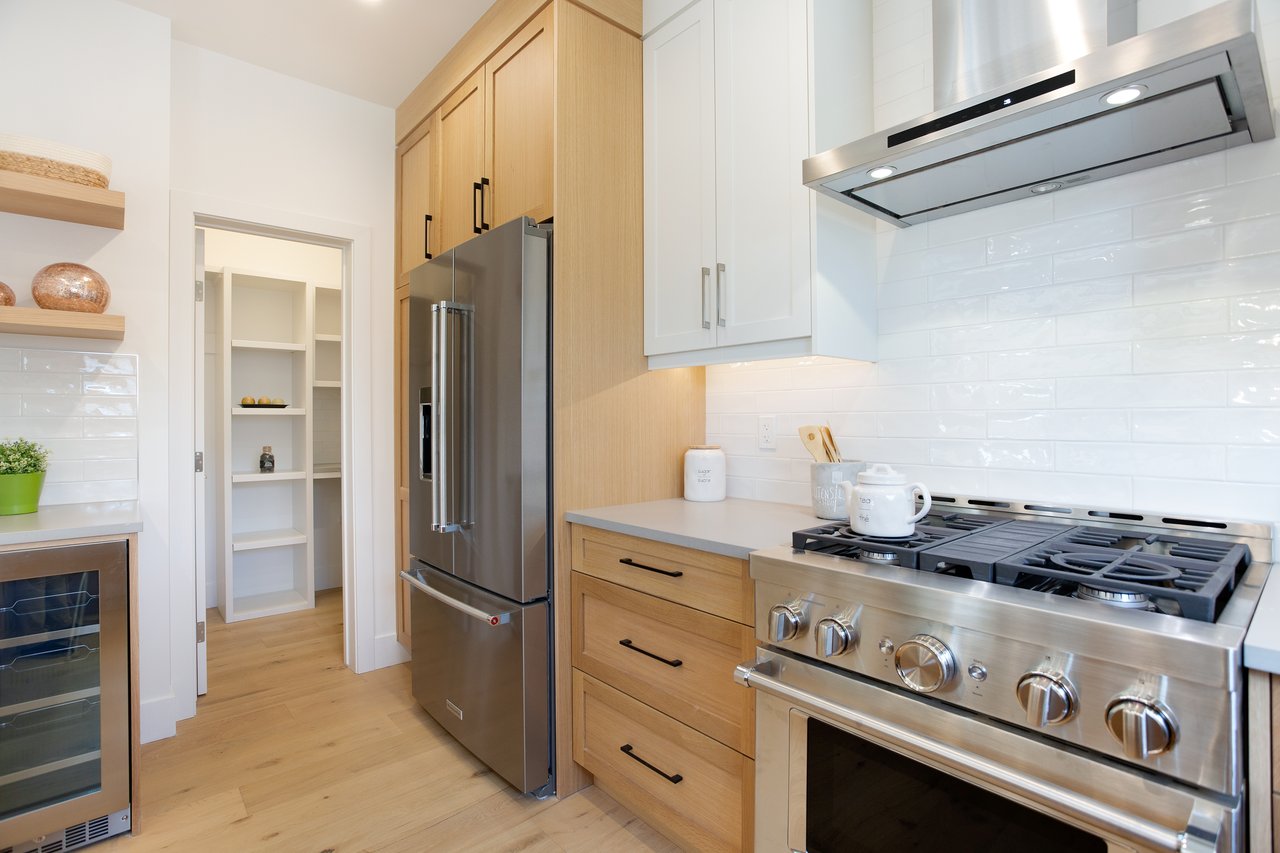 2(SE) - 833 6th Street