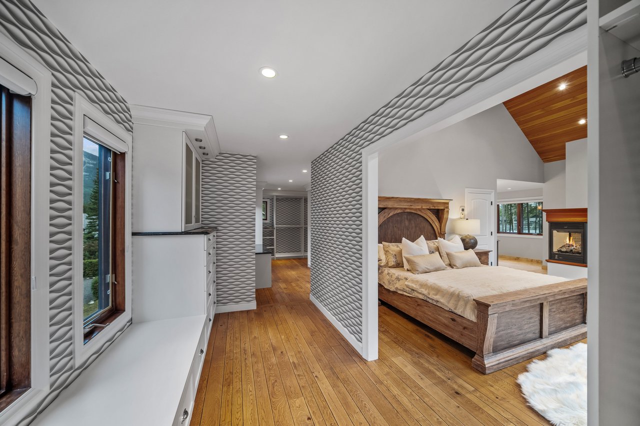 Private Mountain Retreat on Nearly Half an Acre