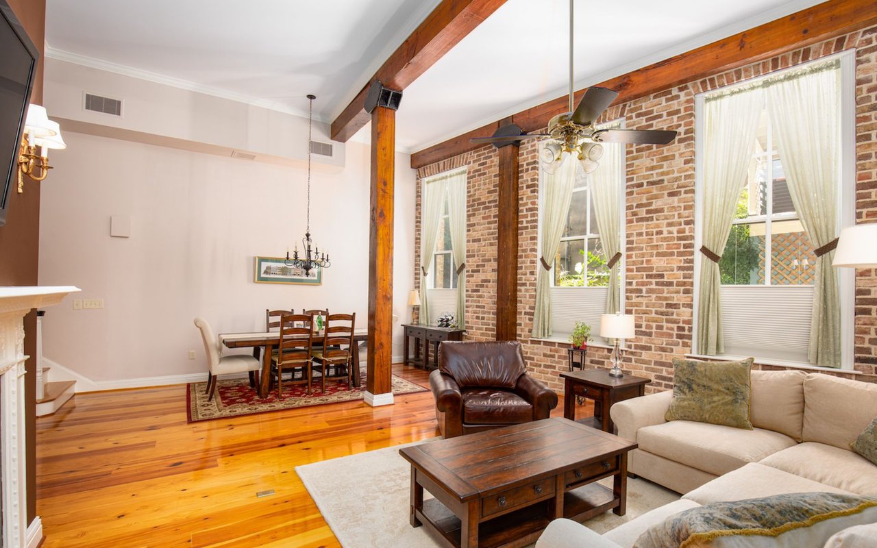 Exquisite Downtown Condo – 109 E Bay Street unit 1G