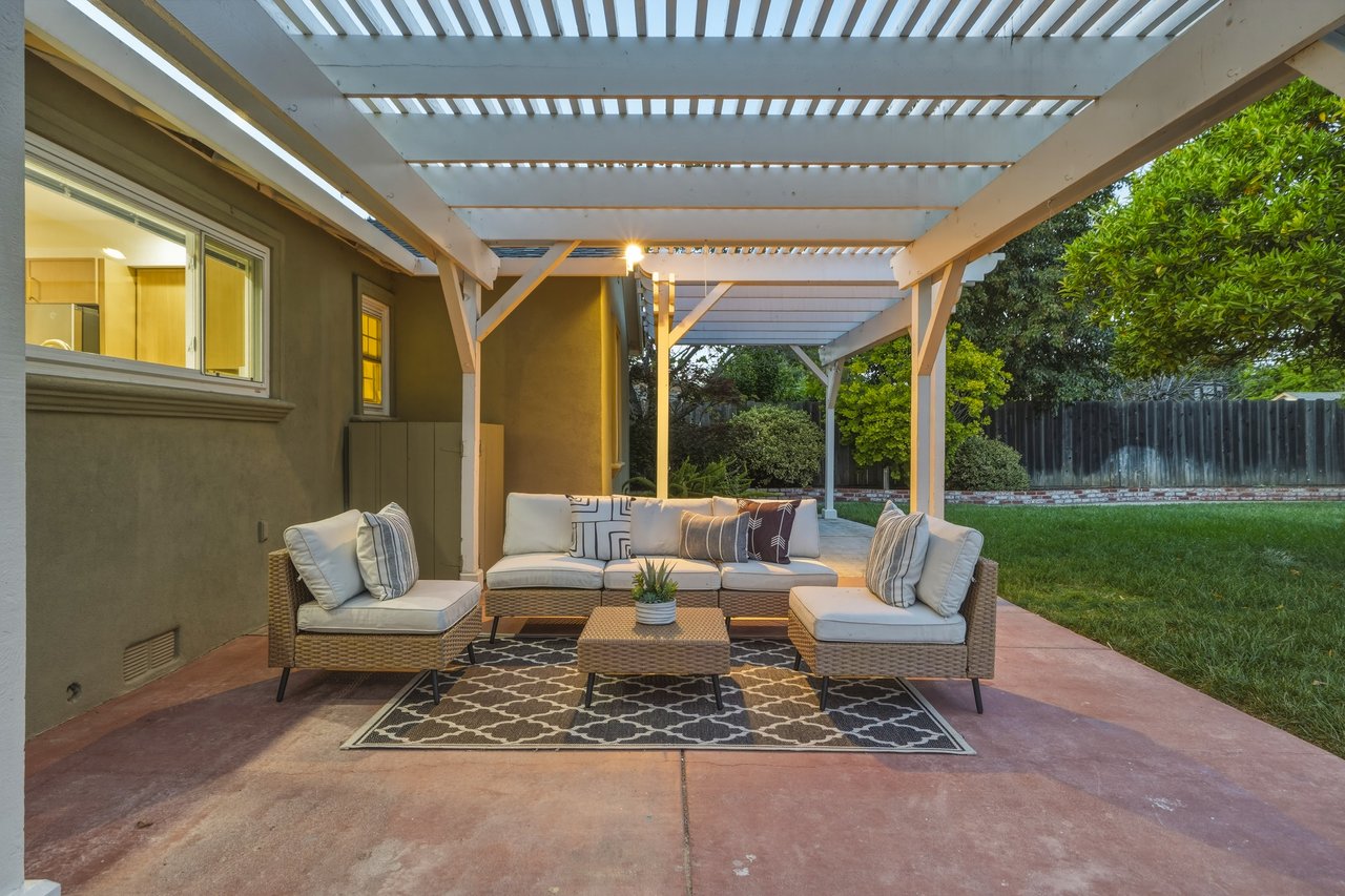 972 Emerald Way