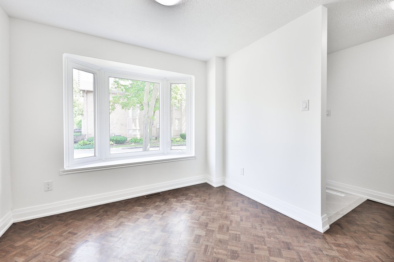 2-4635 Regents Terrace, Mississauga