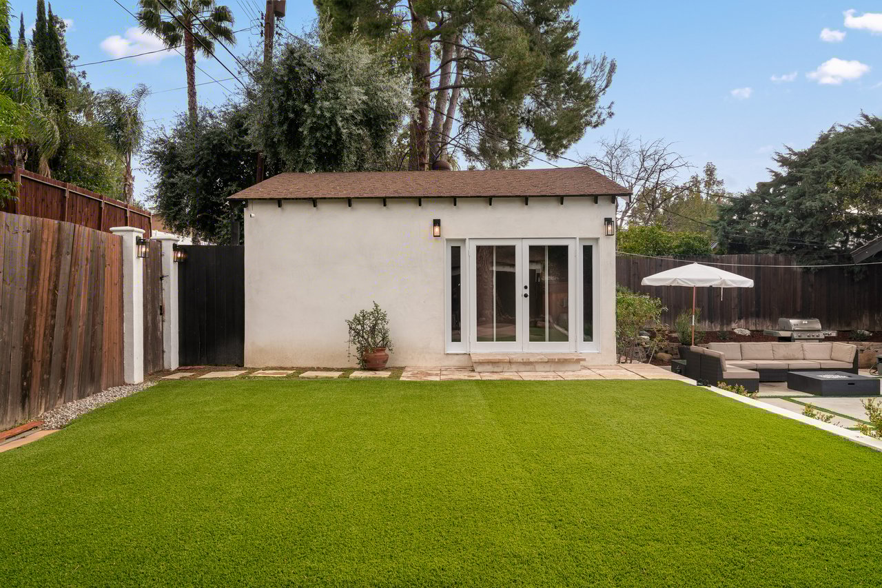 20212 Oxnard St, Woodland Hills