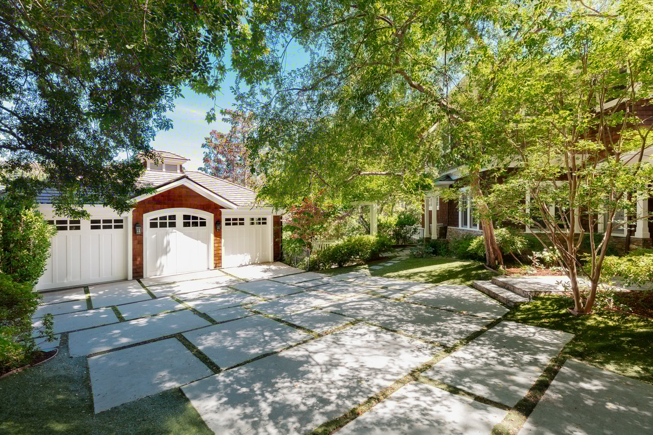 2041 Mandeville Canyon Rd