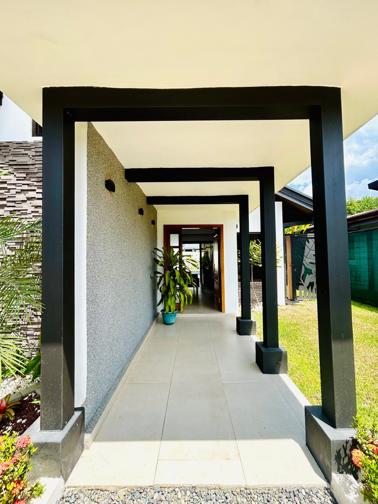 Tropical Modern Living Near Uvita – Stylish Pool Home with Privacy | Price Reduced