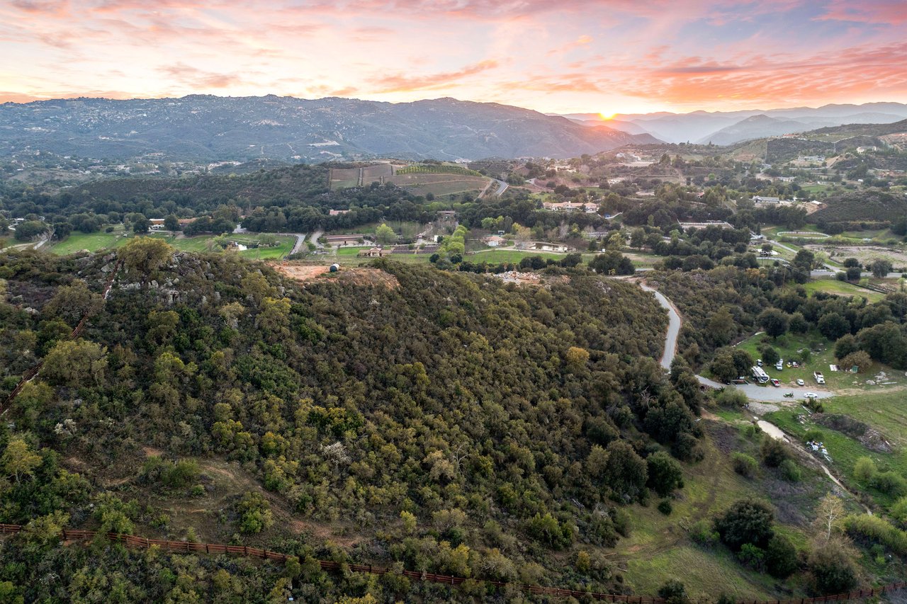 39948 Avenida La Cresta