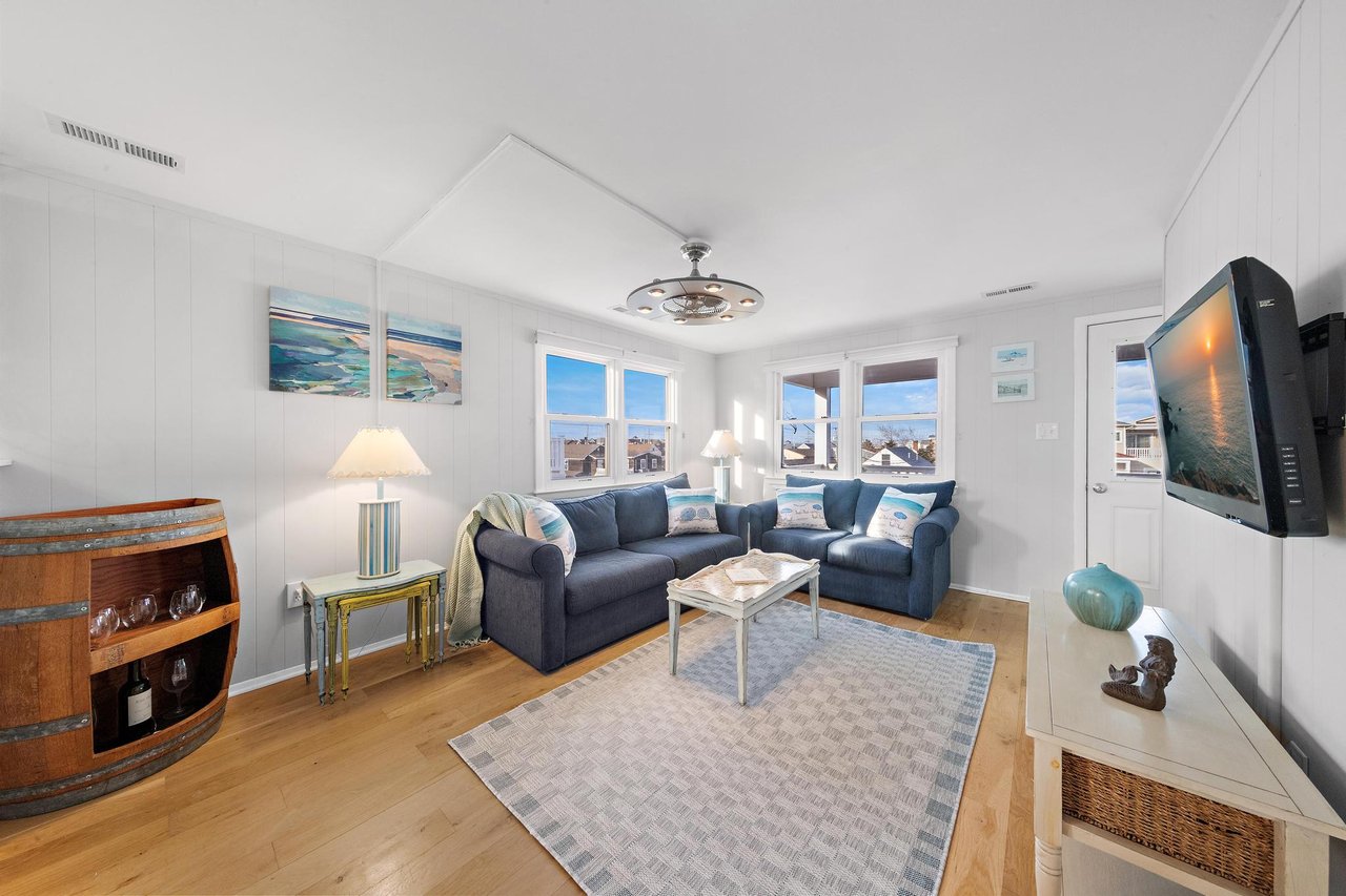 216 Taylor Ave, 2nd Floor Unit