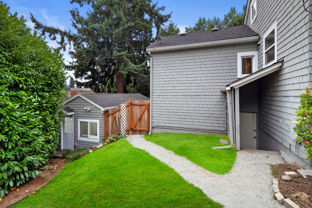 2726 50th Ave SW