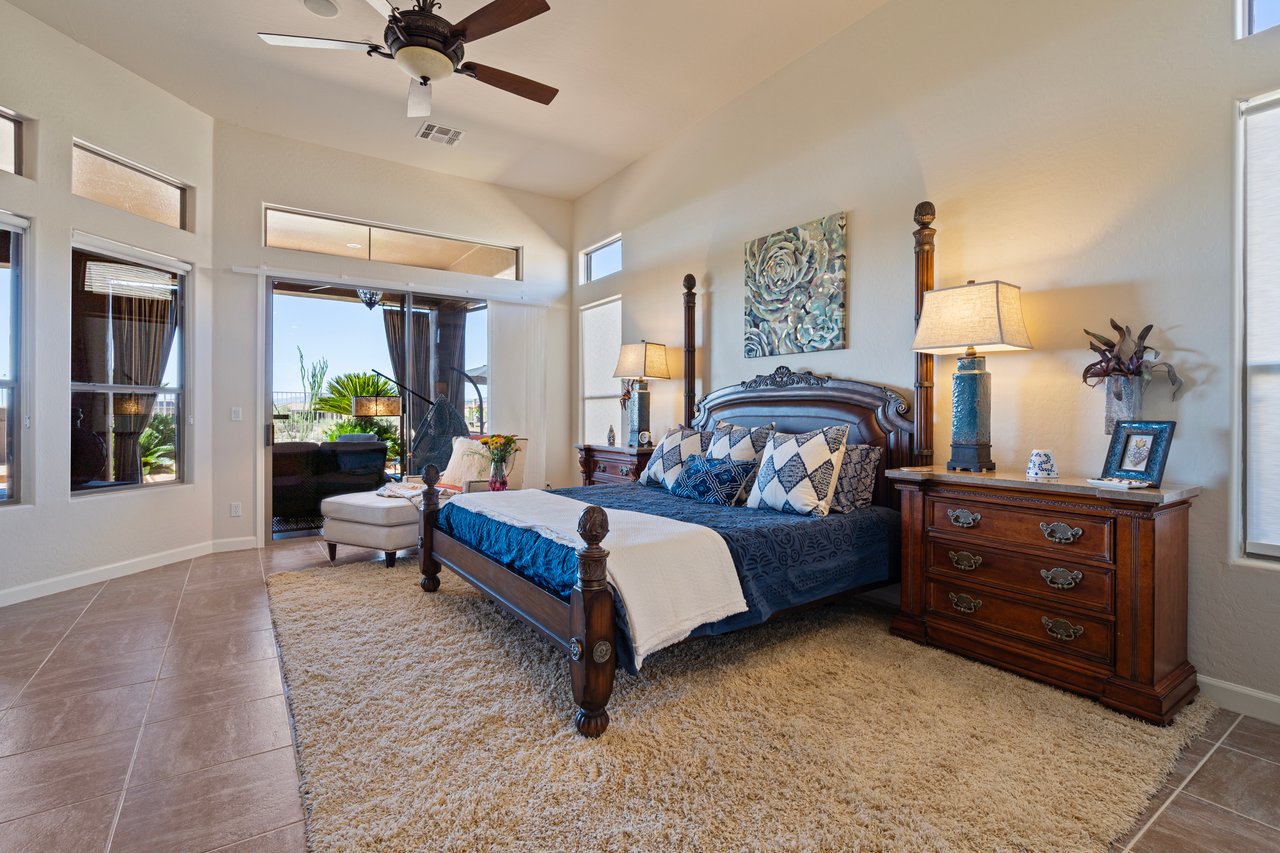 9812 E ROADRUNNER Drive