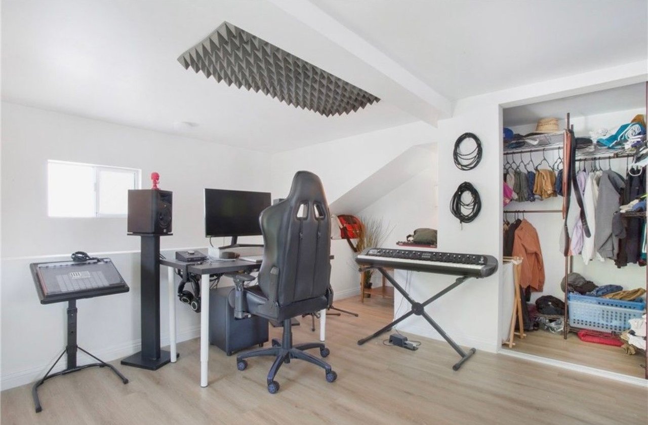 1731–1733 S New England St