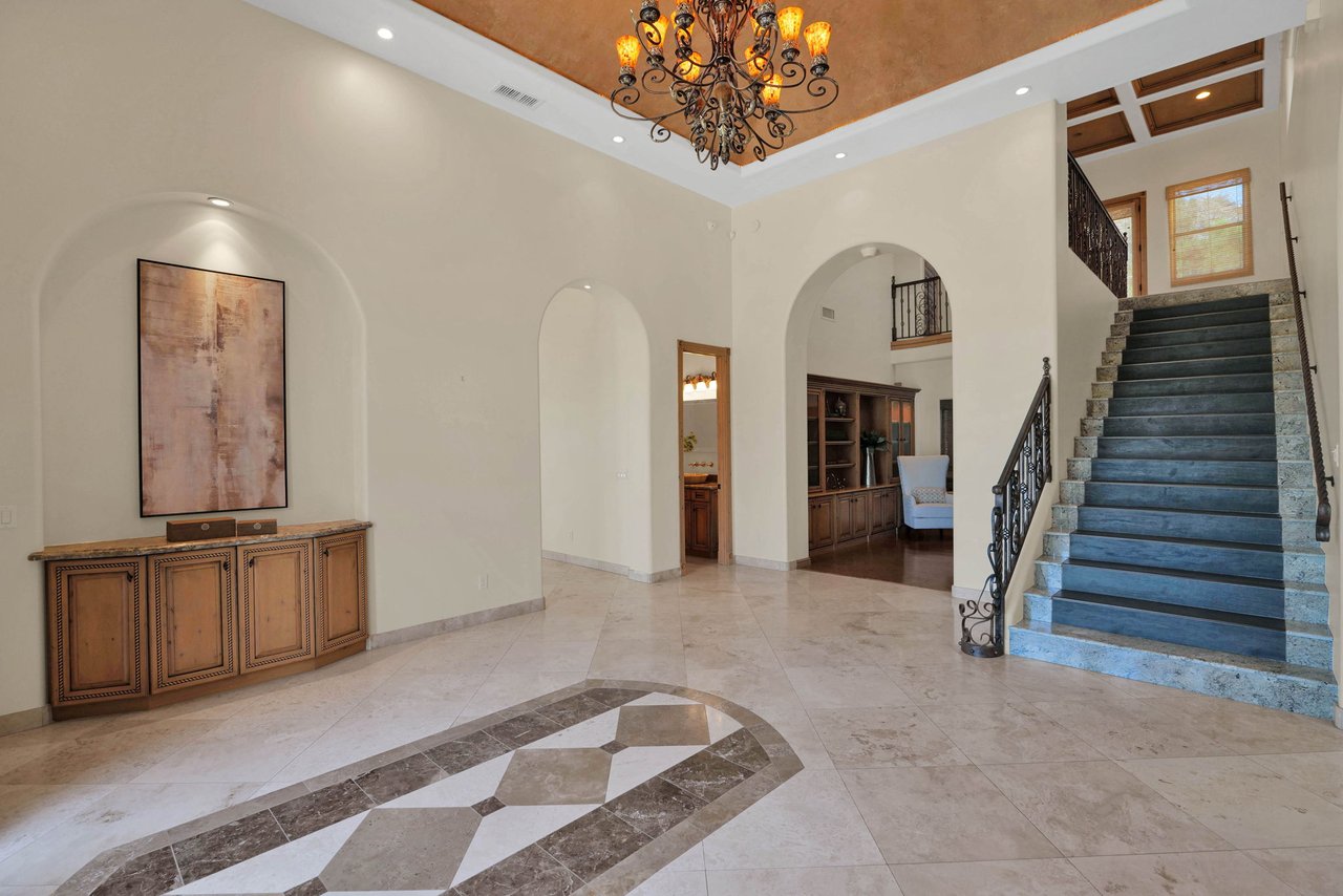 4141 E LAKESIDE Lane