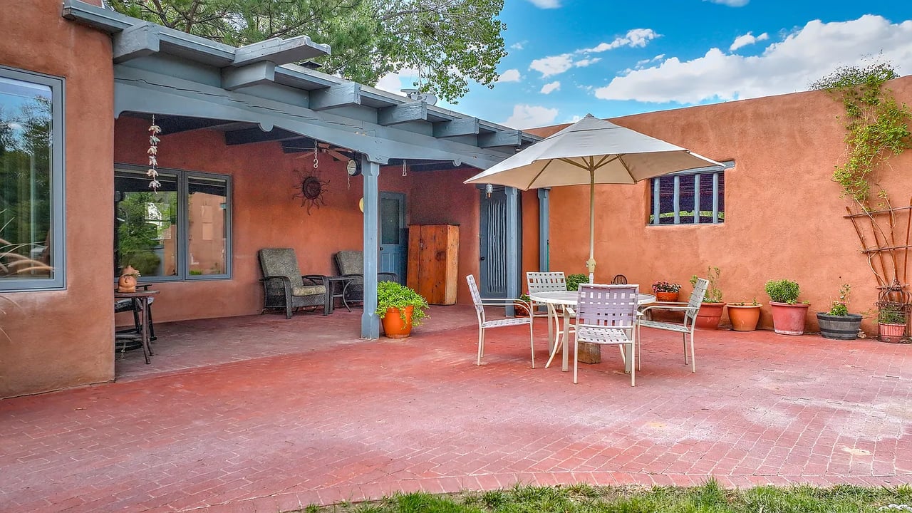 5910 Corrales Rd