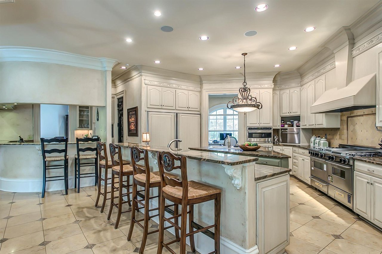 2410 Hidden River Ln