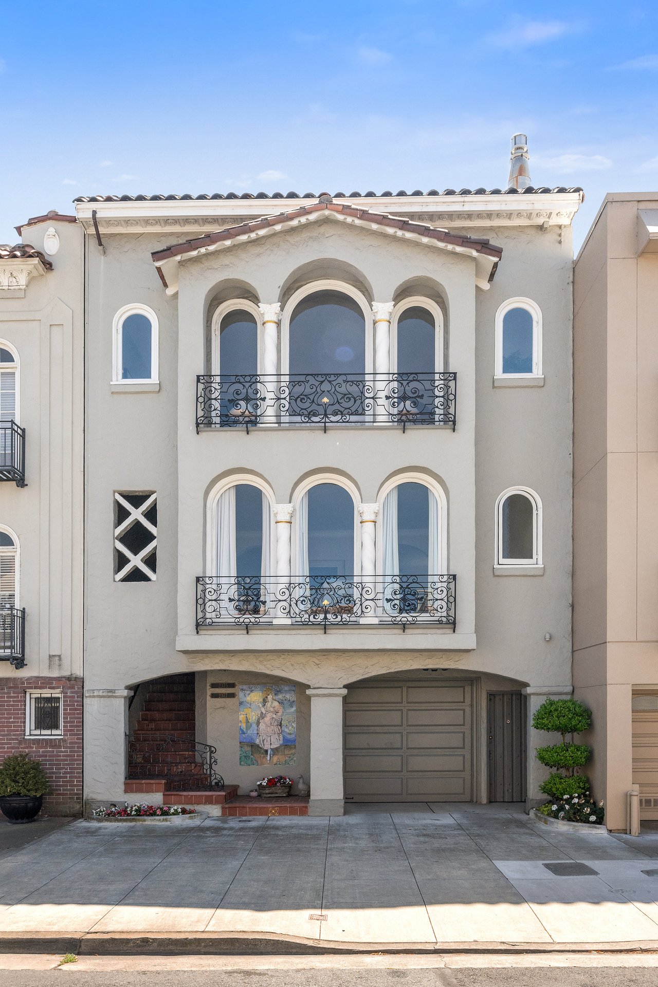 Stylishly Renovated & Palace-Adjacent