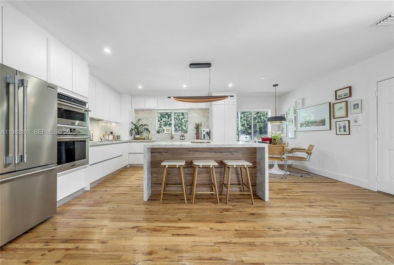 10610-ne-11-avenue-miami-shores-home-for-sale-kitchen