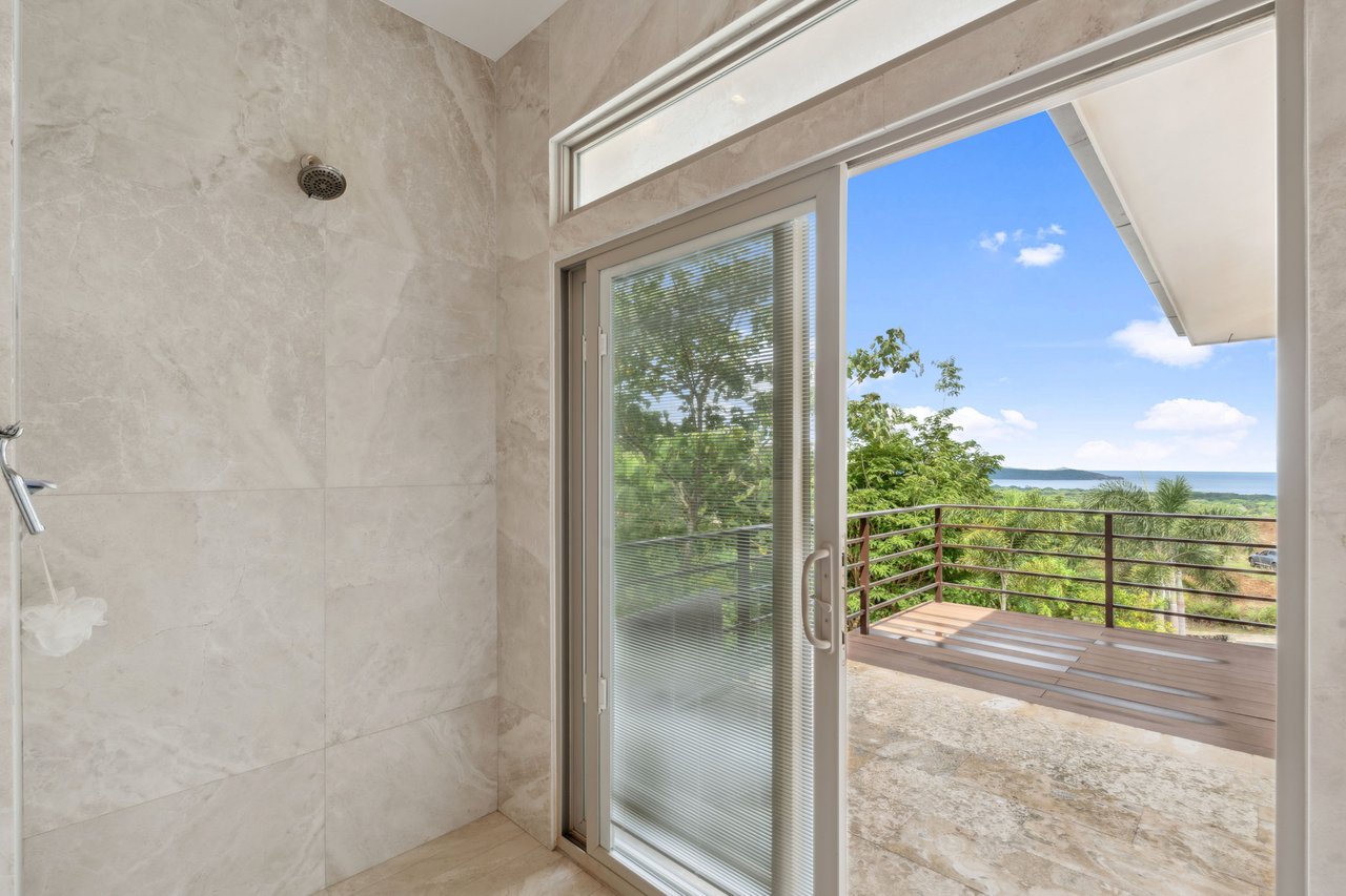 Casa Pickle on the Hill | Spacious Private Estate with Pickleball Court, Mature Gardens & Independent Guest Apartment