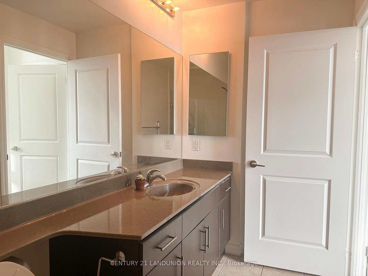 COZY PENTHOUSE LIVING