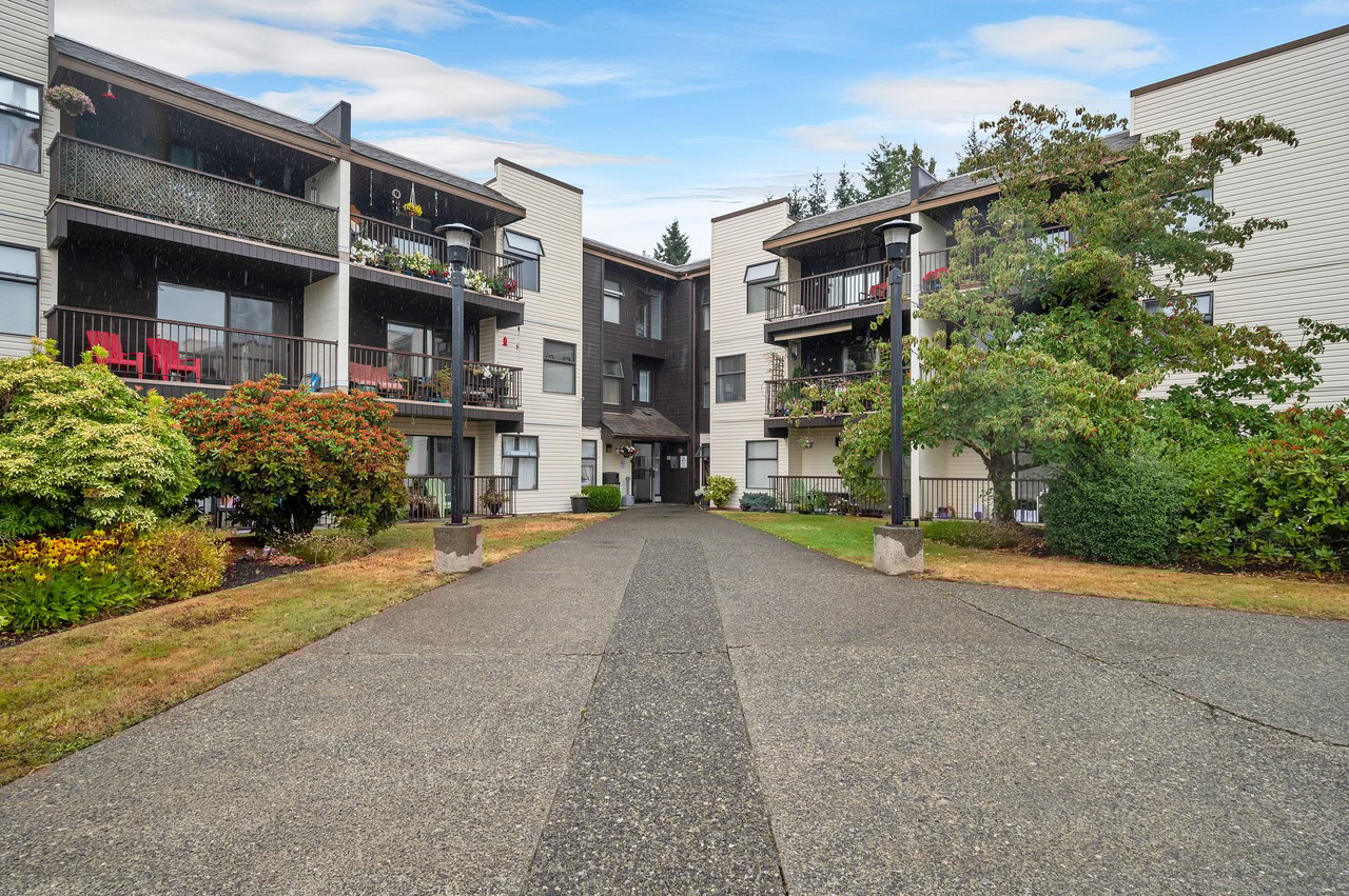 585 Dogwood St S # 201