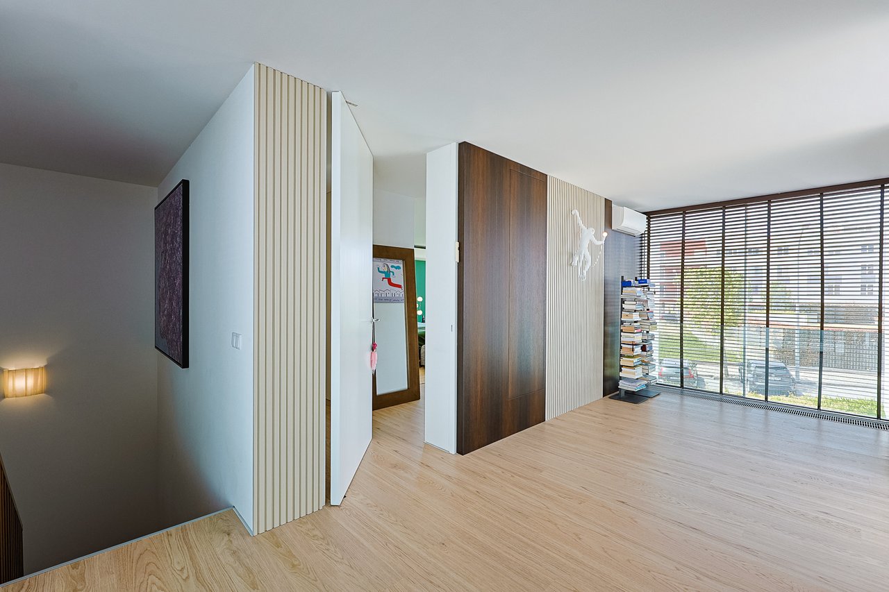 “The Green Villa” – Elegant Luxury Villa with Pool in Carnaxide, Oeiras