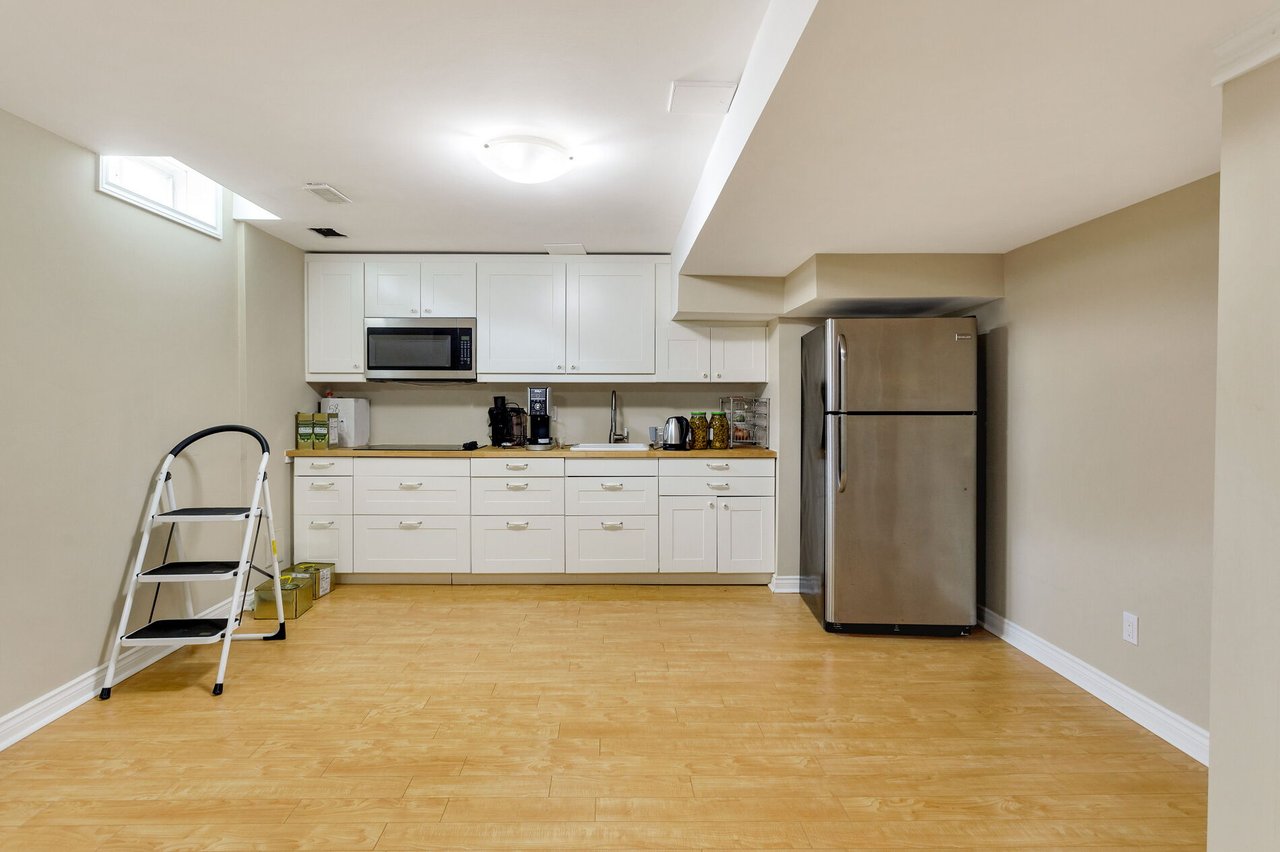 3137 Countess Crescent