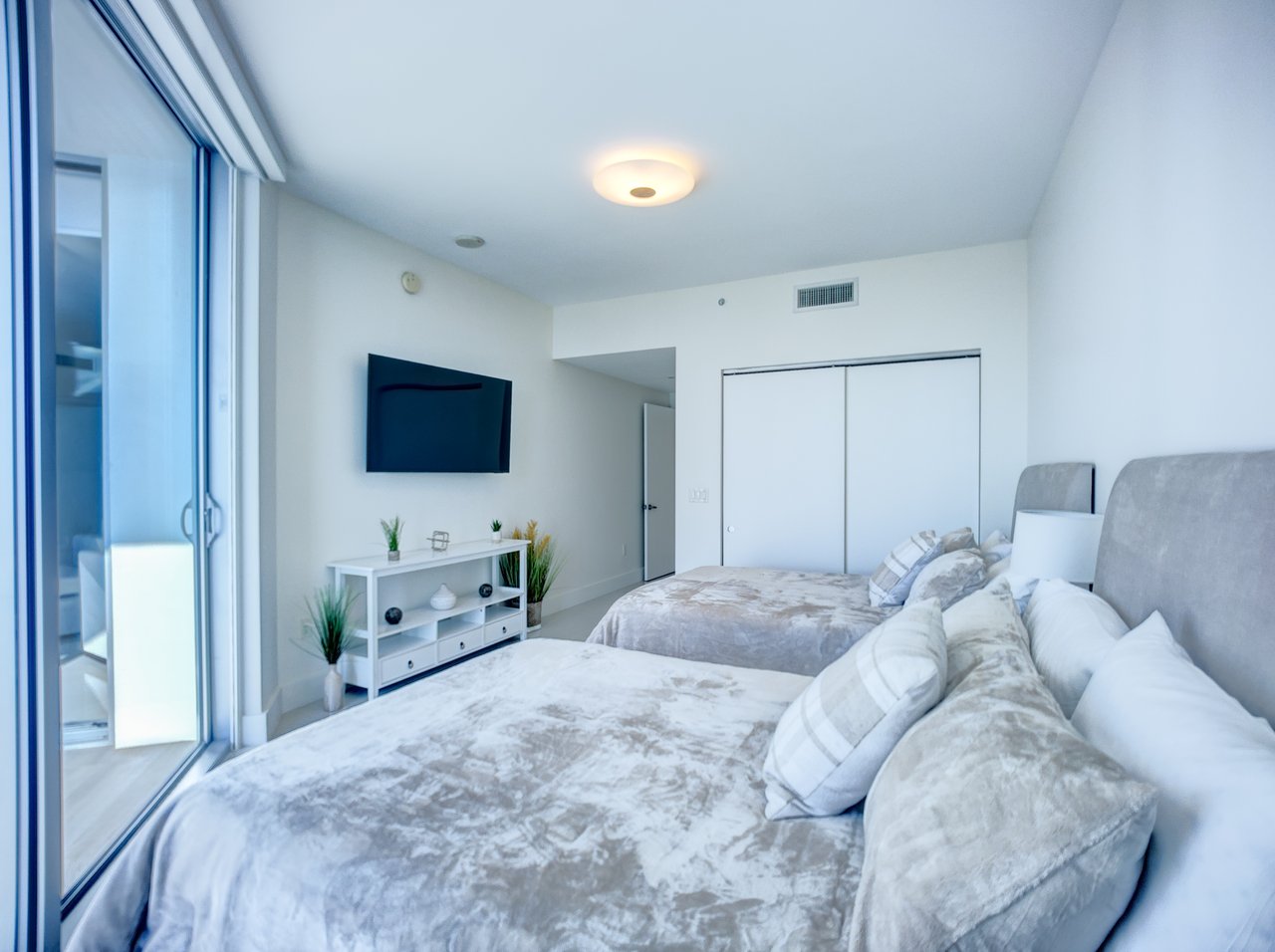17301 Biscayne Blvd #1203