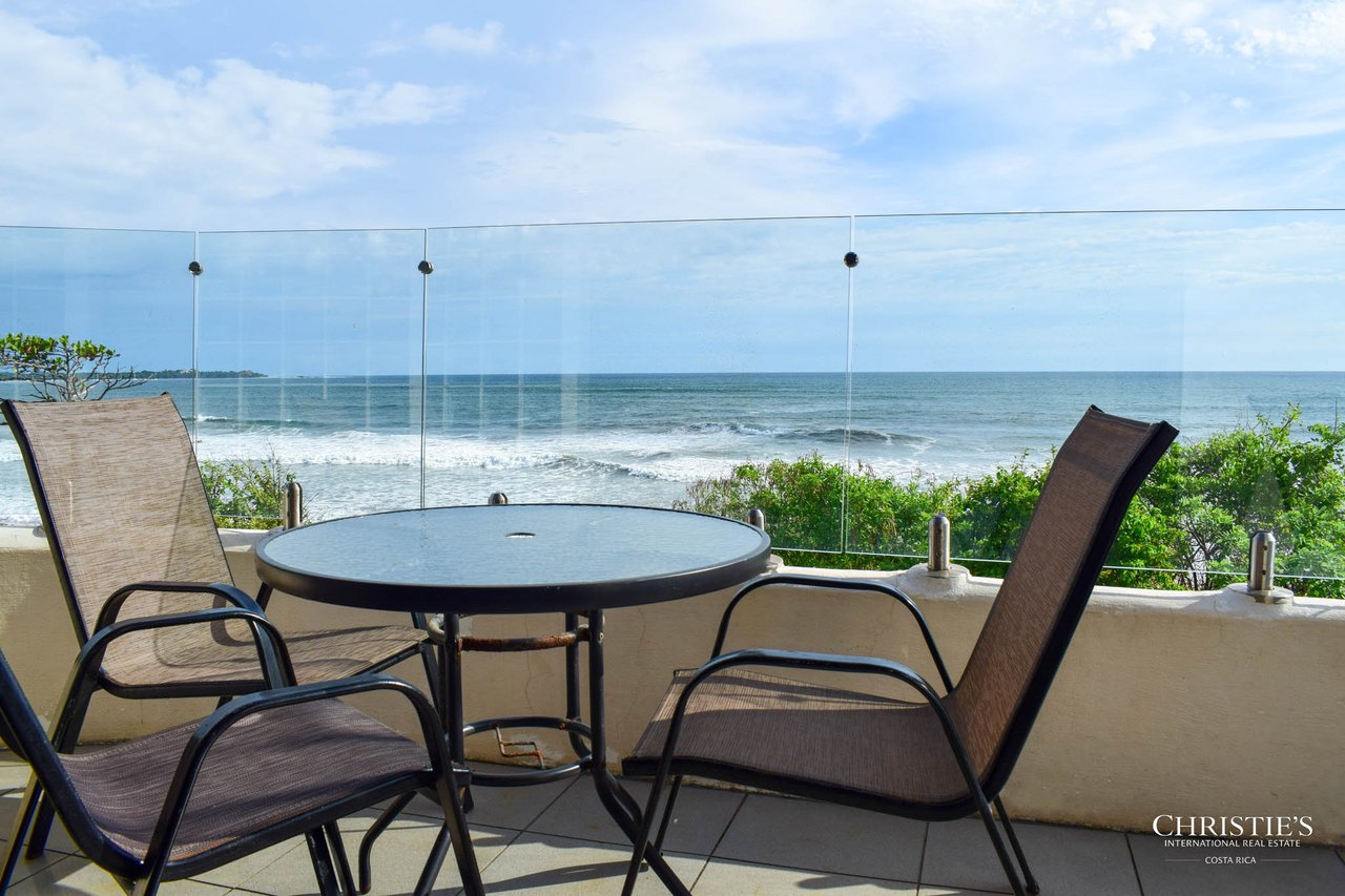 Hotel Las Tortugas - Legendary Beachfront Boutique Hotel 