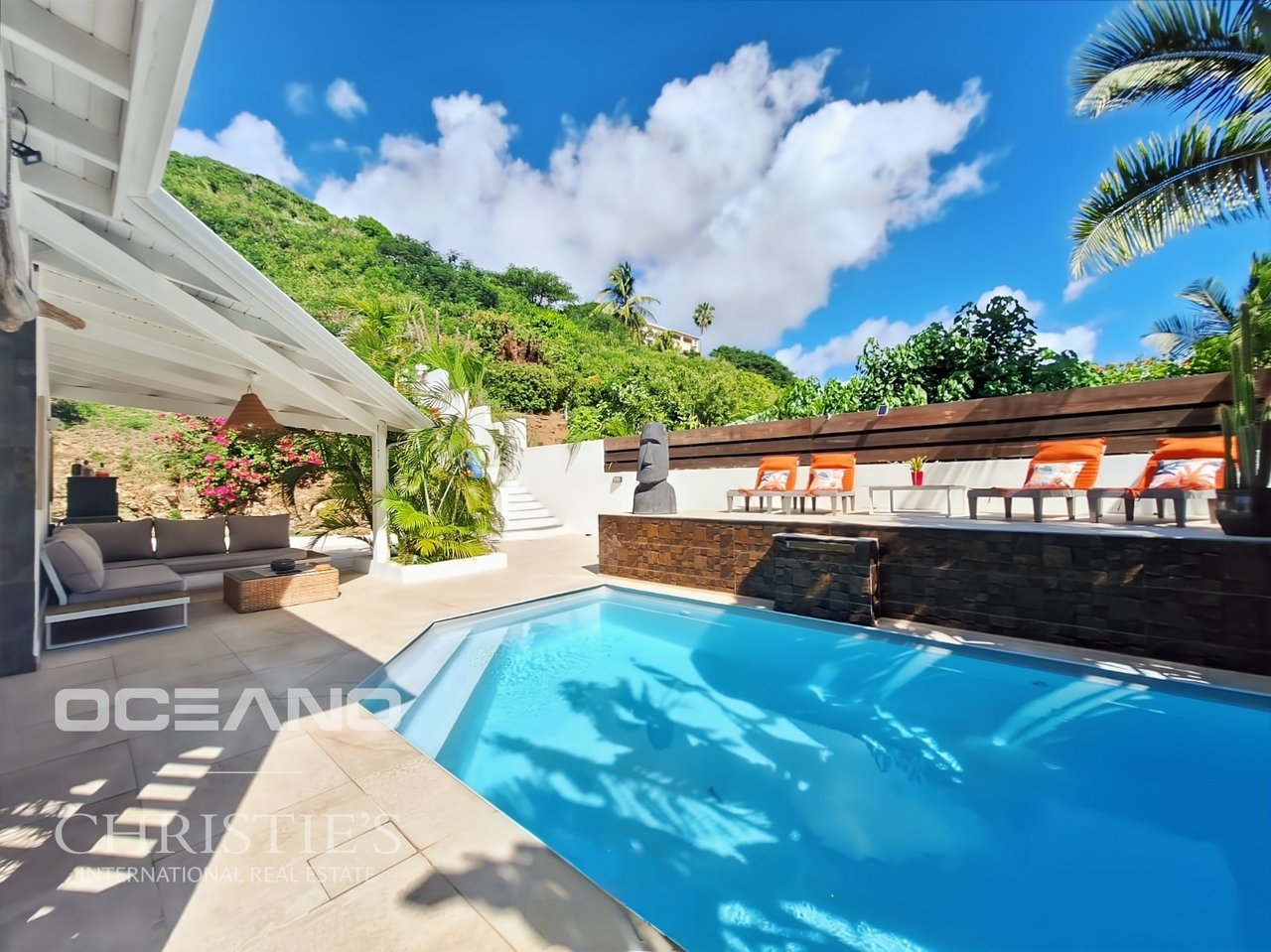 Stunning 4-Bedroom Villa on Spacious Plot - Orient Bay