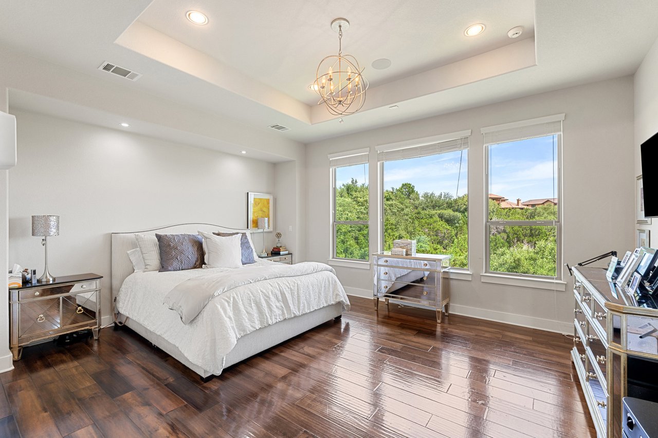 Modern Transitional Luxury Home in Gated Bluffs of Steiner Ranch | Lake Austin Access + Hill Country Views | $1.9MM