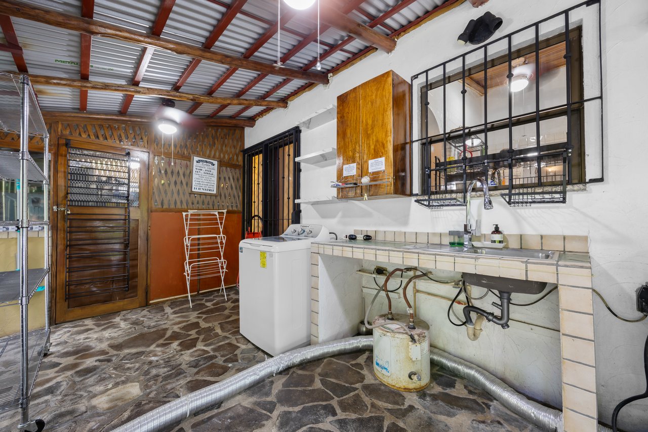 Casa Brillante & Casita Cinco Playas | Modern Home with Guest Casita, Pool & Mountain Views in Huacas